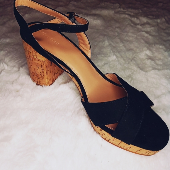 NEW STRAPPY BLACK BLOCK SANDALS - Picture 2 of 7